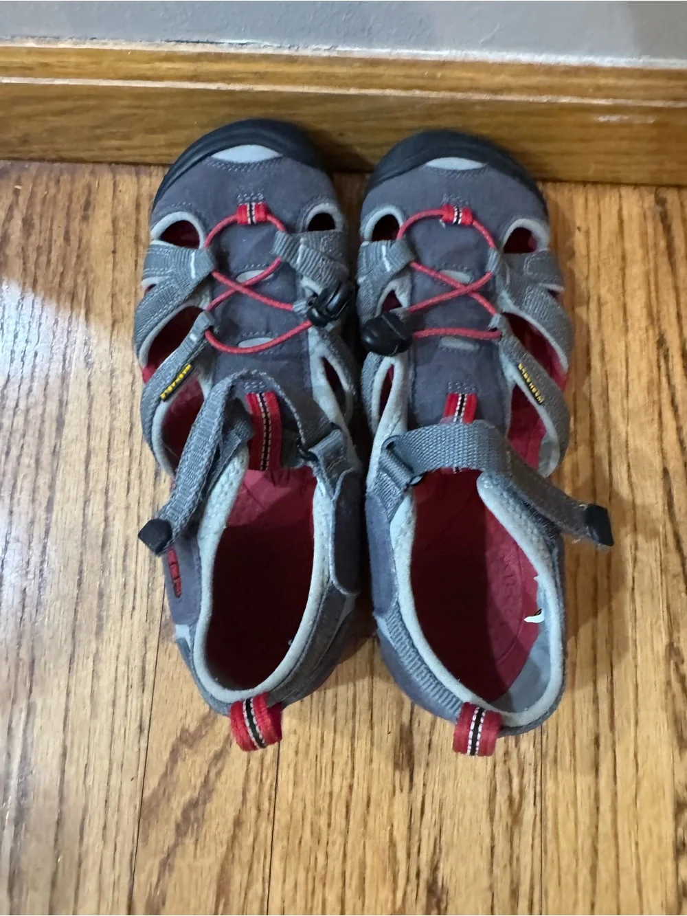KEEN Seacamp II CNX Magnet/Racing Red Sandals - Youth Size 6